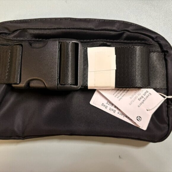 Lululemon everywhere belt bag 1L Black & White Pack of 2 - Picture 12 of 13